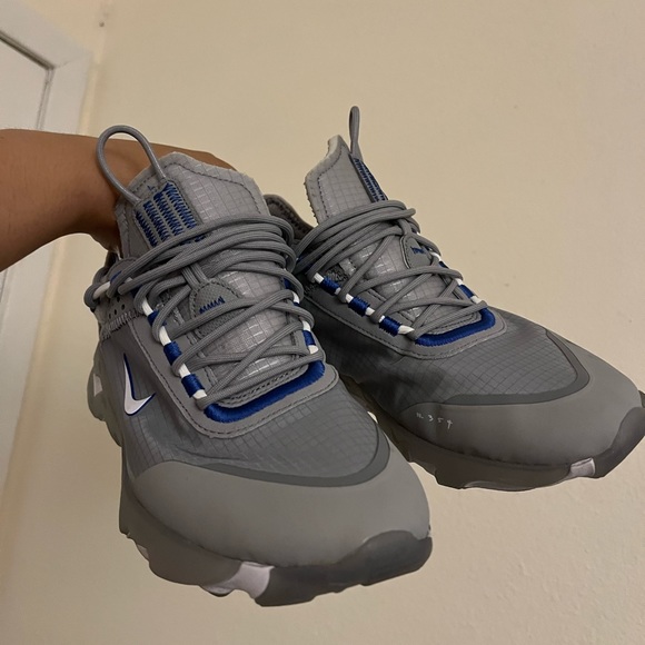 Nike Grey React Live Sneakers size 8 Mens - Picture 2 of 3
